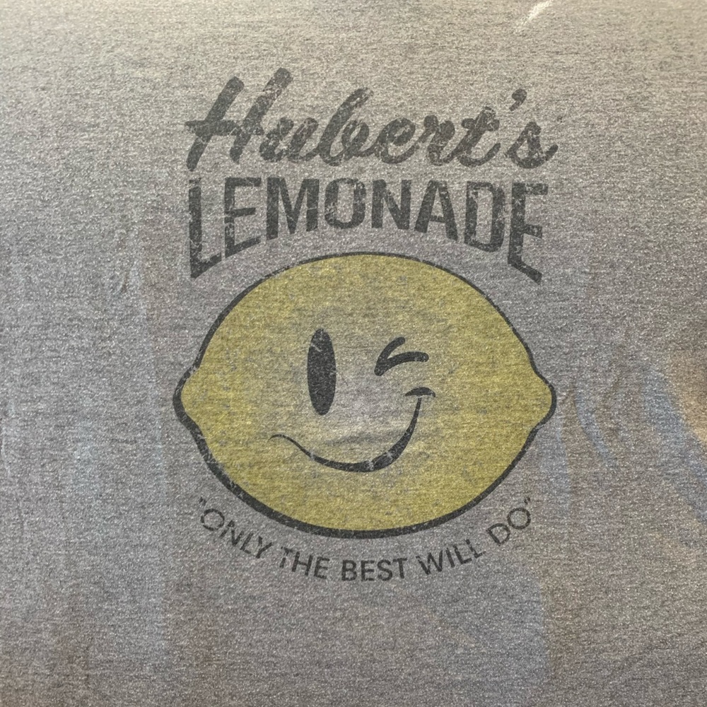 👋🏼 Cute Hubert’s Lemonade Tee, L